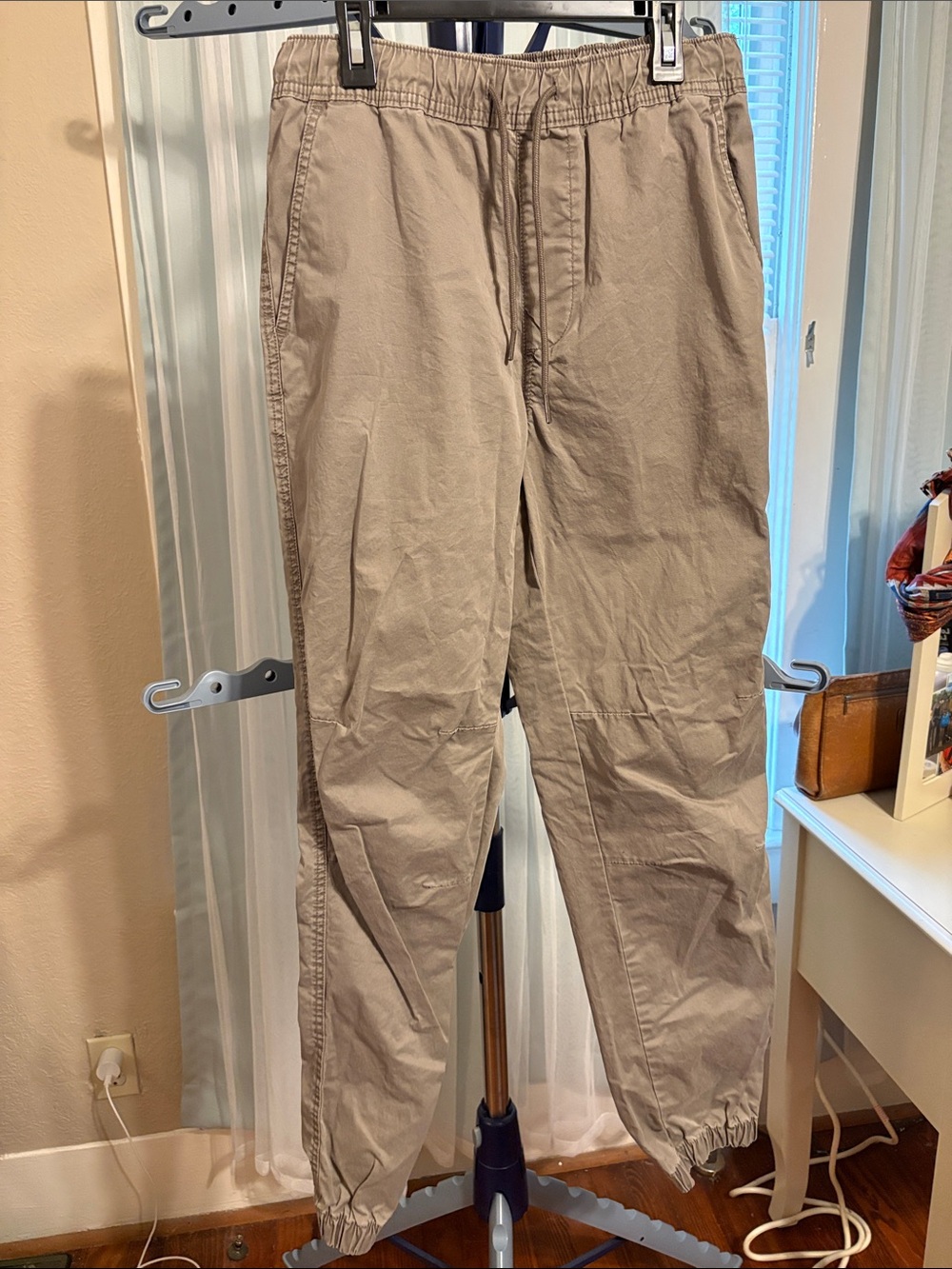 No Boundaries Men's Tan Elastic-Waist Jogger Pants